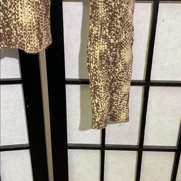 Express Design Studio Sweater Size M - Picture 2 of 7